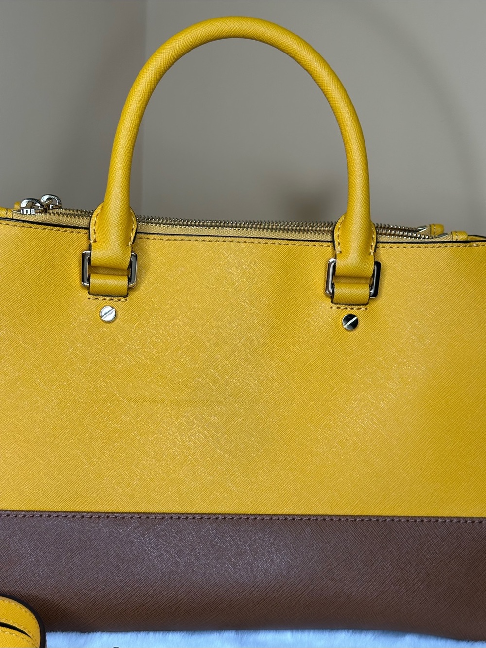 Set Michael Kors Yellow & Brown Saffiano Leather Top Handle Bag & Wallet & Strap - Picture 12 of 16